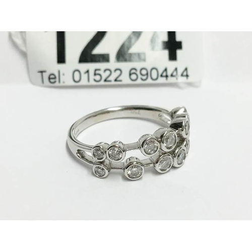 1224 - An 18ct white gold 2 bar ring of spaced diamonds