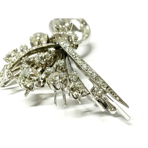 1309 - A superb diamond brooch in the form of a corsage