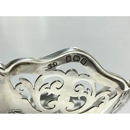 1352 - A pierced silver sweetmeat dish by Deakin & Francis, 1917, hallmarked, 146gms