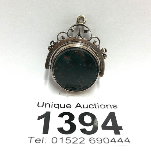 1394 - A Victorian bloodstone and cornelian set fob in 9ct gold, 6.4gms