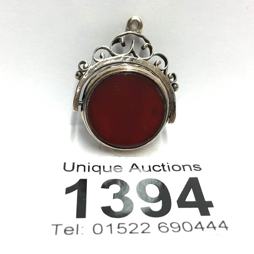 1394 - A Victorian bloodstone and cornelian set fob in 9ct gold, 6.4gms