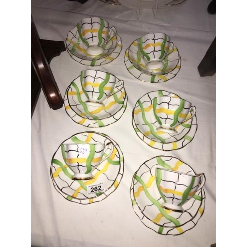 262 - An 18 piece Deco style tea set