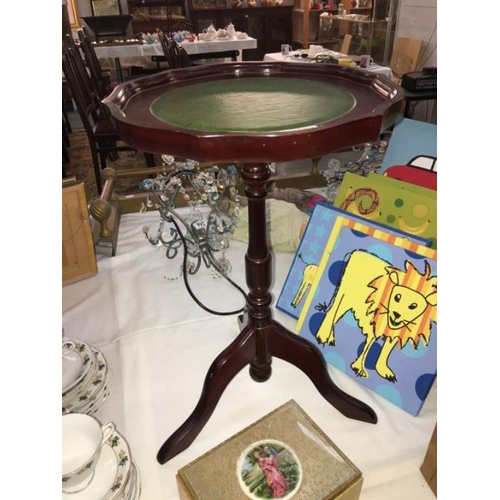 273 - A tripod wine table