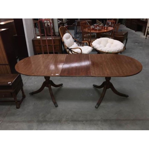 387 - An extending dining table