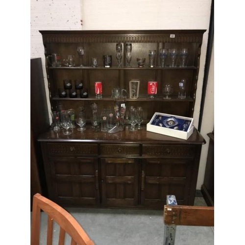 426 - A dresser