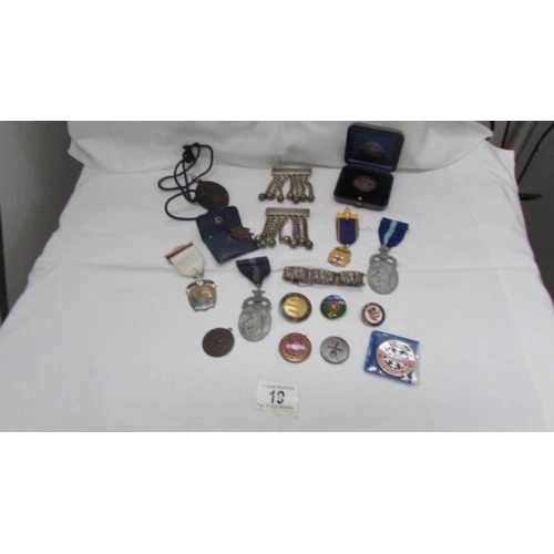 19 - A mixed lot of badges, medals etc