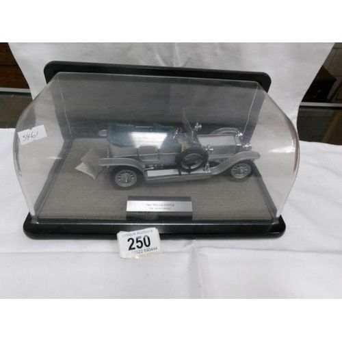 250 - A cased Franklin mint Rolls Royce Silver Ghost