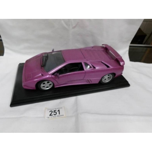 251 - A model of a 305E Lamborghini