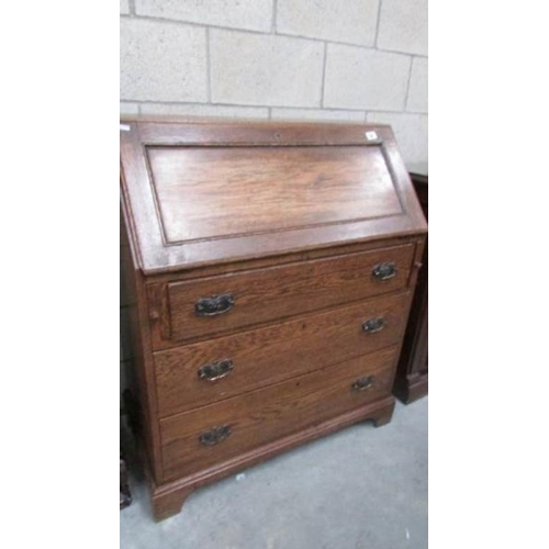 541 - An oak bureau (side split)