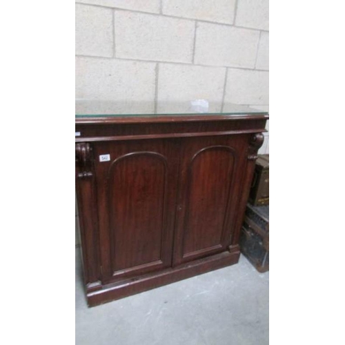 542 - A small mahogany sideboard