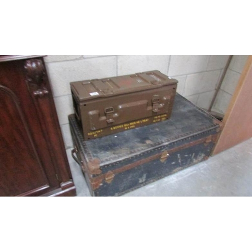 543 - A trunk and an ammo tin