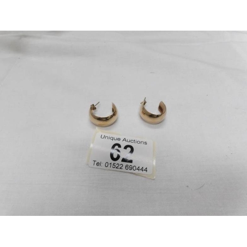 62 - A pair of 9ct gold ear hoops