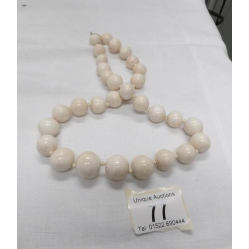 77 - An ivory bed necklace (recently restrung)