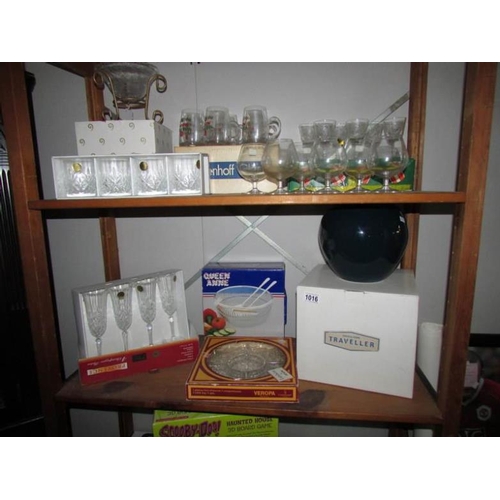 1016 - A mixed lot of glassware (2 shelves)