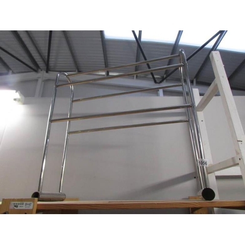 1056 - A chrome towel rail