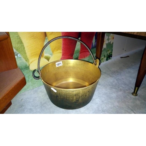 1571 - A brass bucket