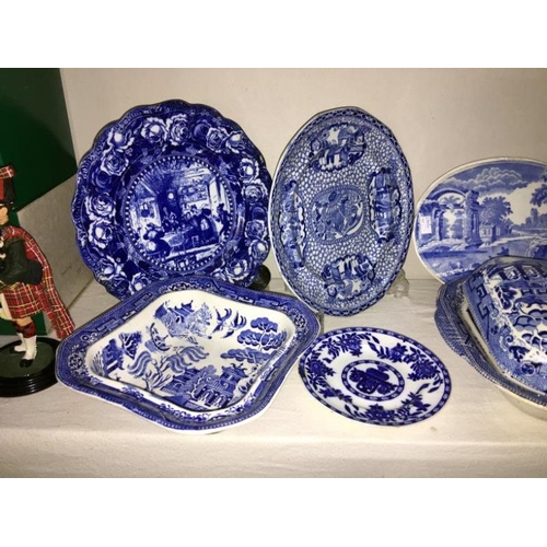 192 - 19 pieces of blue and white china including Meakin, Adams, Copeland Spode etc, some a/f