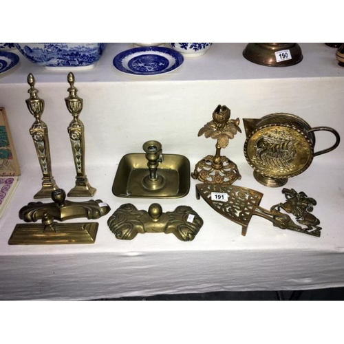 191 - A mixed lot of brassware including candlesticks, door stops, jug etc