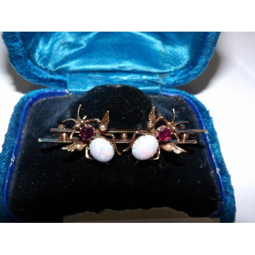 98 - An 18ct gold ruby and seed pearl bee brooch