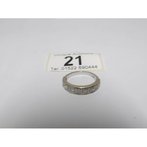 21 - An 18ct white gold diamond ring of 1ct, size O