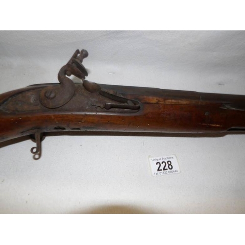 228 - A late 18th century flintlock blunderbuss rifle with bronze barrel, named T Saunders, (missing trigg... 