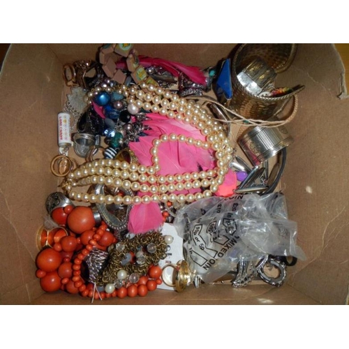 192 - A box of costume jewellery & penknives etc.