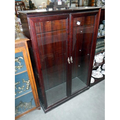 341 - An etched glass door display cabinet