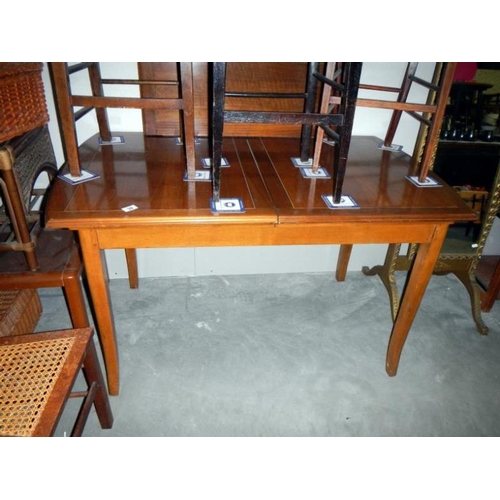 38 - An extending dining table