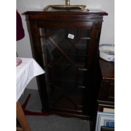 601 - A mahogany astragal glazed book case