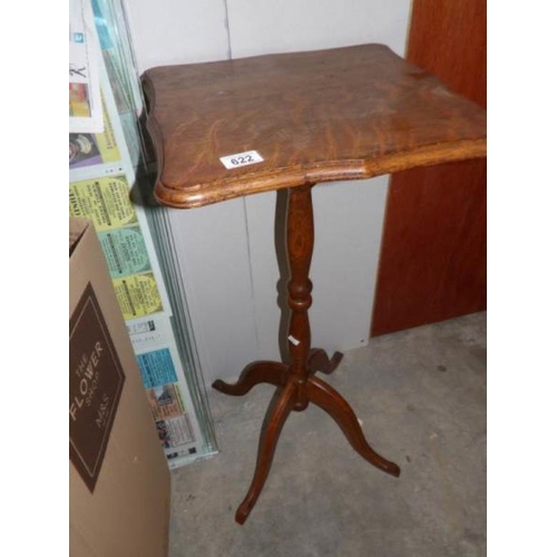 622 - An oak occasional table