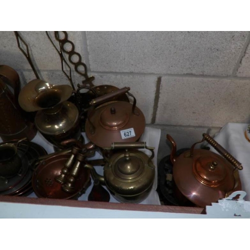 627 - A mixed lot of brass and copper including kettles, jugs etc