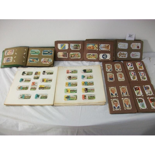 221 - Country Seats and Arms 1906 1-150 and albums of cigarette cards