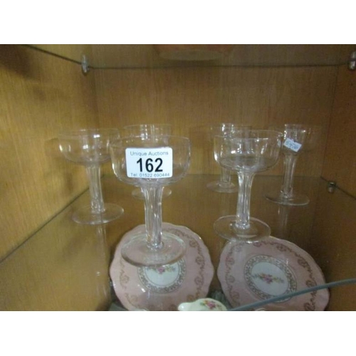 162 - A set of 6 vintage cocktail glasses