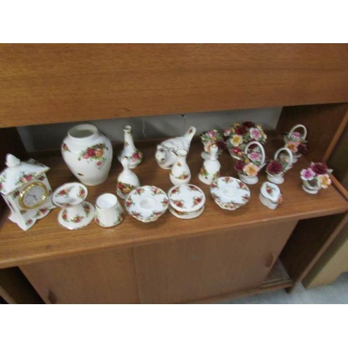 178 - Approximately 40 pieces of assorted Royal Albert Old Country Roses china