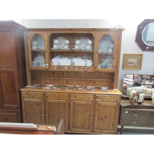 193 - A good quality 4 door pine dresser