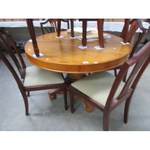 429 - A good quality circular oak table