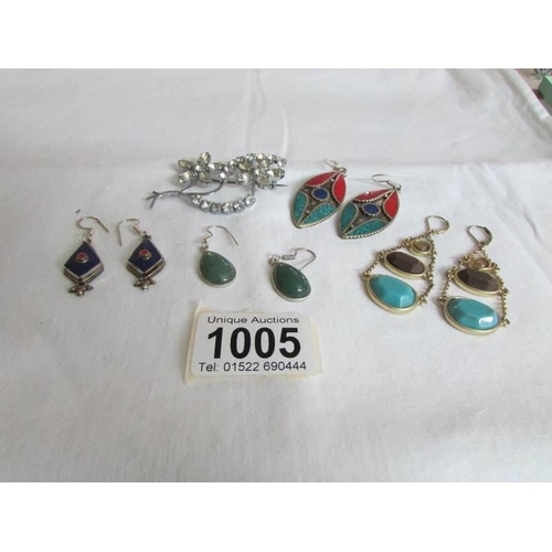 1005 - 4 pairs of silver earrings and a floral brooch