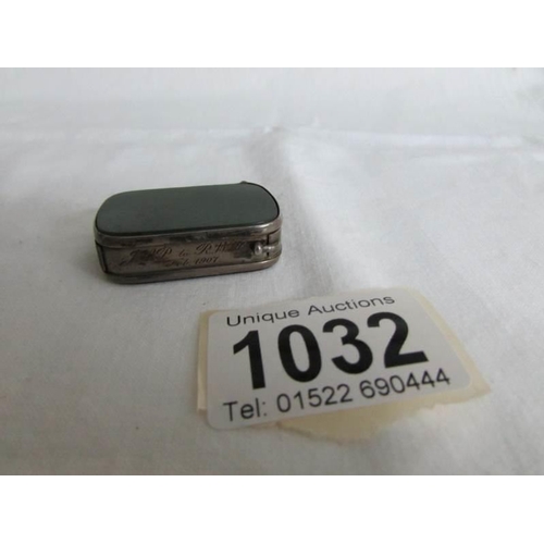 1032 - A silver and agate vesta case marked sterling