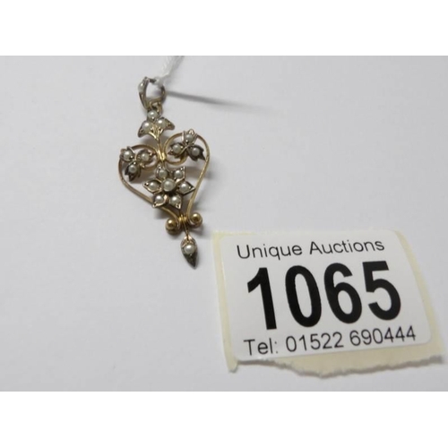 1065 - An Edwardian seed pearl pendant