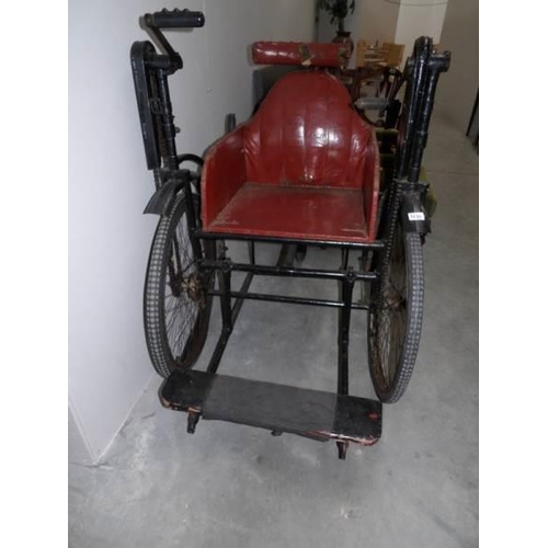 1656 - A Victorian invalid carriage