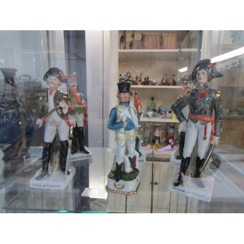 25 - 6 French soldier figures