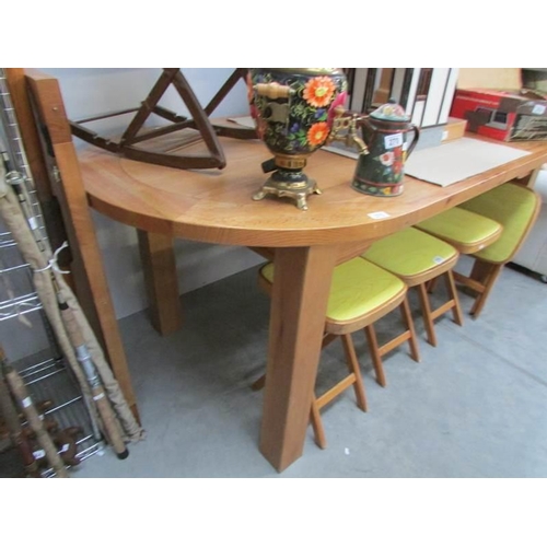 275 - A superb quality modern dining table