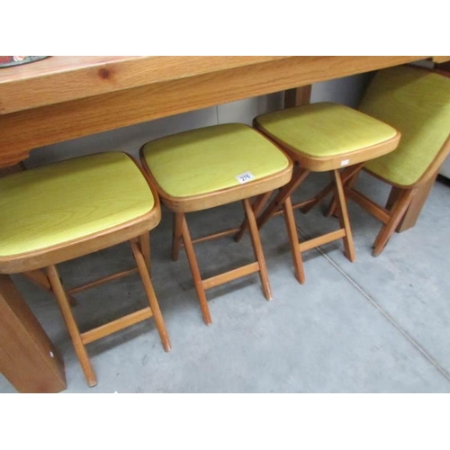 276 - 4 folding stools