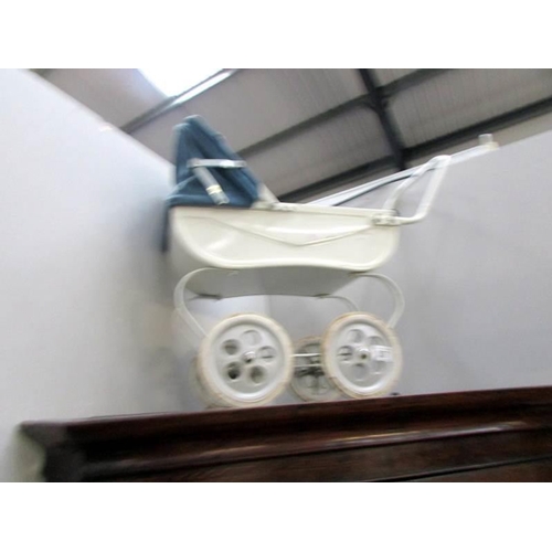 307 - A doll's pram