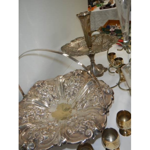 112 - A mixed lot of silver plate