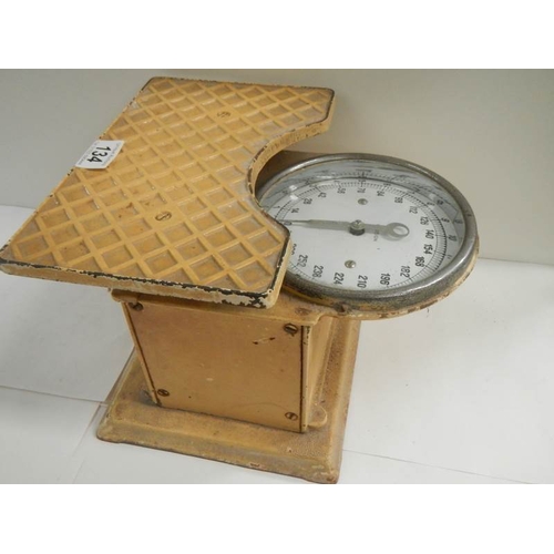 134 - A vintage set of cast metal scales in working order.