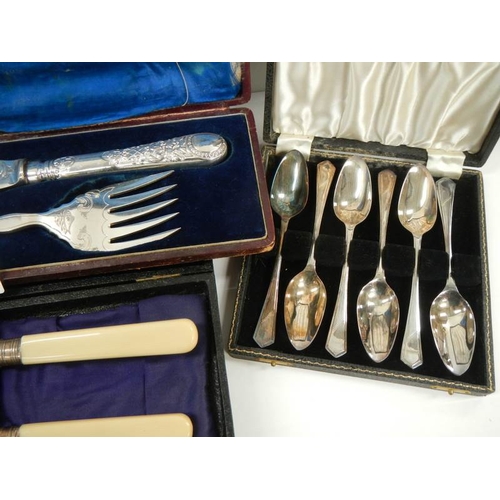 163 - 2 pairs of fish servers, 2 sets of spoons, a set of forks and 3 other items.