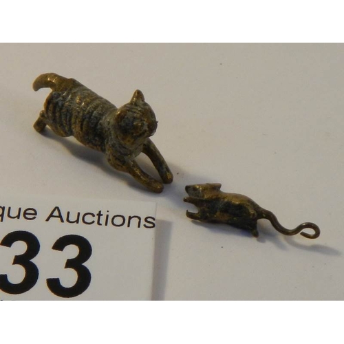 33 - A rare miniature bronze cat chasing a mouse (in good condition)