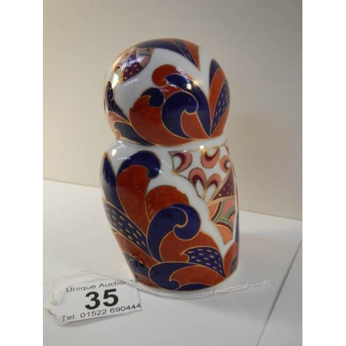 35 - A figurine of an owl in the style of Royal Crown Derby no  stopper in bottom but in good condition, ... 