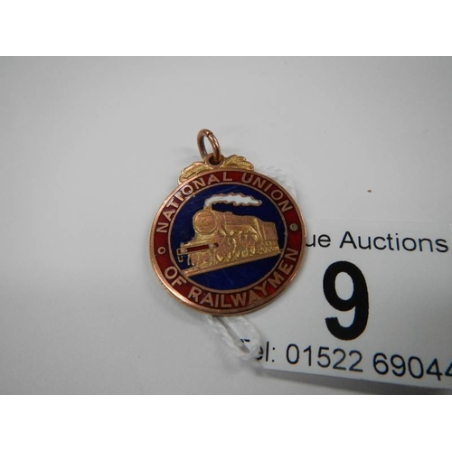 9 - A 9ct gold 'National Union of Railway men' fob, in good condition weight 7g